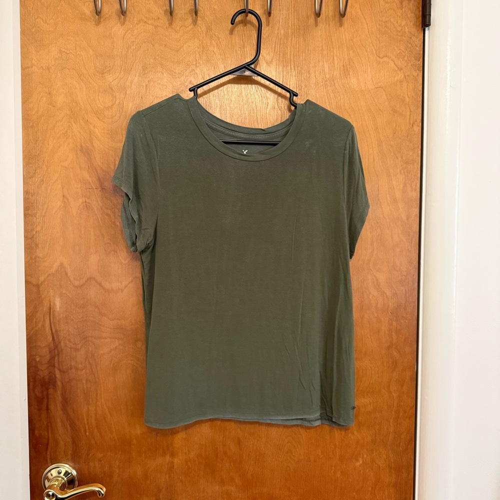 American Eagle Outfitters Soft & Sexy Short Sleeve Olive T-Shirt Size L